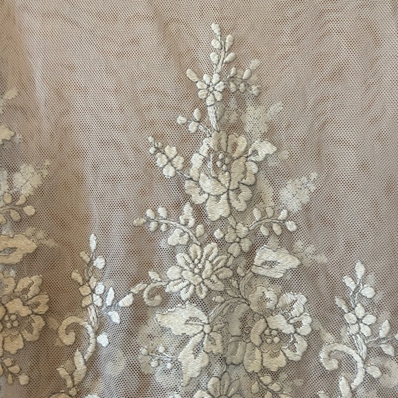 Mango sheer top with white embroidery - Picture 3 of 4